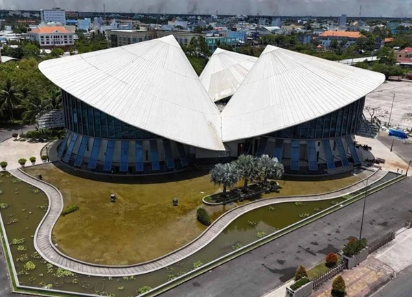 Nhà hát 'ba nón lá' ở Bạc Liêu khi nhìn từ trên cao