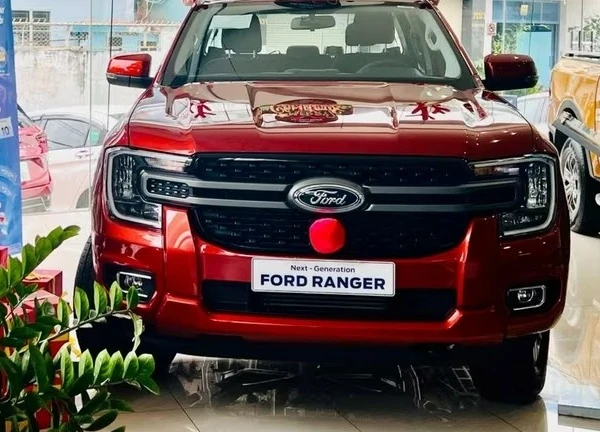 Xe bán tải Ford Ranger 'một mình một ngựa'