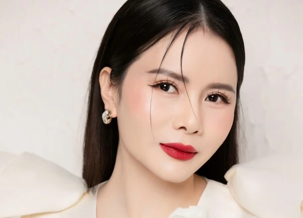 Ca sĩ Thành Lê: "Tôi tận hưởng hạnh phúc mình đang có"
