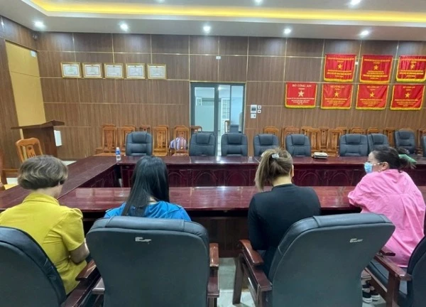 Chân tướng 'tú ông' và dàn nữ thư ký điều hành mạng lưới 300 gái mại dâm