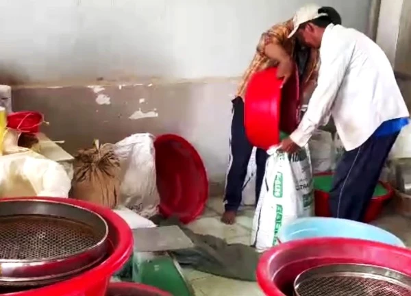 Hình ảnh rợn người trong các xưởng làm thuốc giả