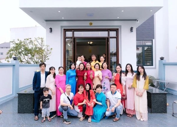 Cụ bà 114 tuổi ở Hà Nội có hơn 100 con cháu, khi sum họp nhà đông như trẩy hội
