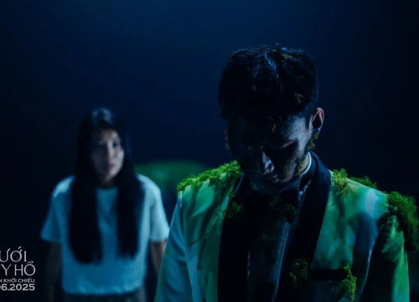 'Dưới đáy hồ': Kay Trần bị rêu nuốt, Karen đối đầu bản sao tà ác ở tầng hồ sâu thẳm