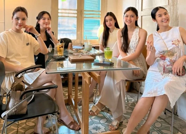 Hội phu nhân hào môn toàn Hoa - Á hậu đình đám Vbiz tụ họp: Đỗ Mỹ Linh có lép vế trước MC Mai Ngọc?
