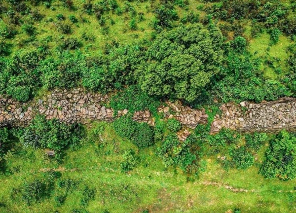 Khám phá thành lũy đá cổ trên dãy Hoành Sơn