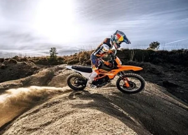 KTM 390 Enduro R - siêu phẩm mô tô không phải ai cũng có thể 'chế ngự'
