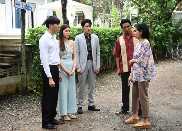 Tôi bị ăn 1 trận đòn tơi bời vì hàng xóm mách ông bà ngoại tôi "cặp kè với người đáng tuổi bố" nhưng sự thật khiến ai nghe cũng phẫn nộ