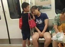 100 năm nữa, đây vẫn là bức ảnh "chuẩn mực" về cách dạy con: Cần gì báo đáp của ngon vật lạ, thế này là đủ rồi