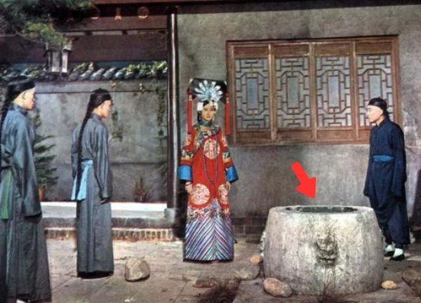 72 giếng ở Tử Cấm Thành chứa 1 thứ bẩn, khát khan cổ không ai dám uống