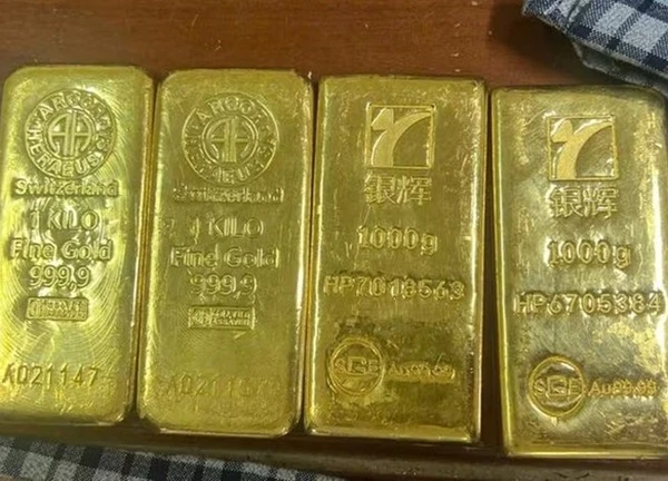 Bắt giữ vụ buôn lậu 4 kg vàng từ Trung Quốc về Việt Nam