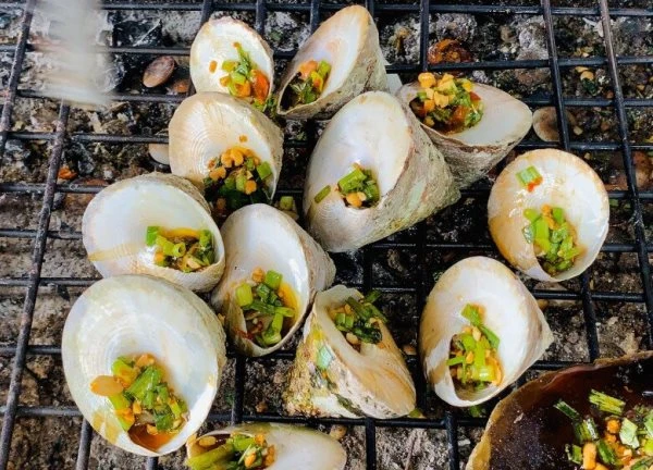 Đặc sản nghe tên "ngượng đỏ mặt", xưa chỉ dành để tiến Vua, giờ cực ít chỗ bán, luộc hay nướng đều ngon nhức nhối