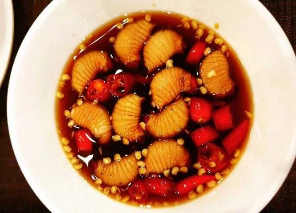 Đặc sản nhìn "sợ khiếp vía" nhưng nhiều người mê mẩn, bị cấm bán vì 1 lý do