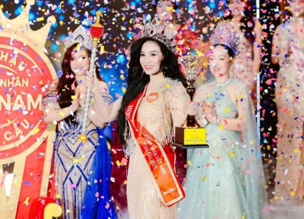 Hoa hậu Doanh nhân Việt Nam Toàn cầu 2025 nhận vương miện trị giá 1 tỷ đồng