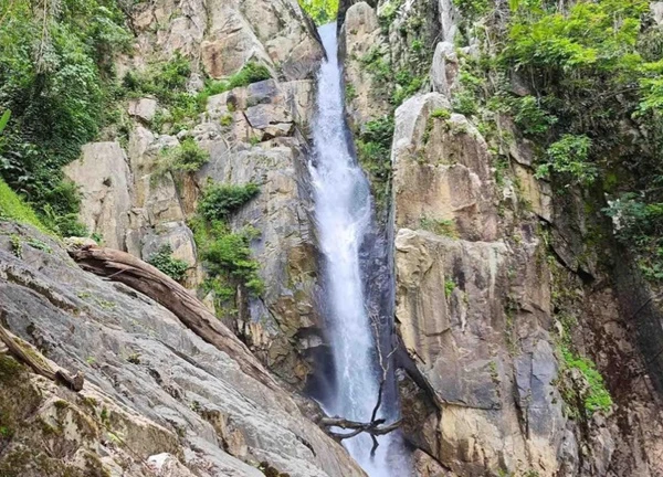 Khám phá cung trekking ba thác nước tại Bình Thuận