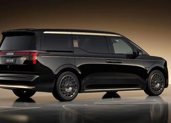 MPV điện Zeekr 009 ra mắt phiên bản mạ vàng Grand Collector Edition