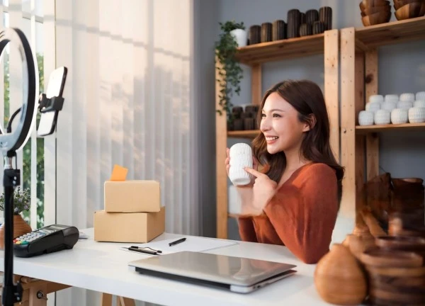 Trung Quốc hình sự hoá KOLs vi phạm bán hàng livestream và quảng cáo sai sự thật