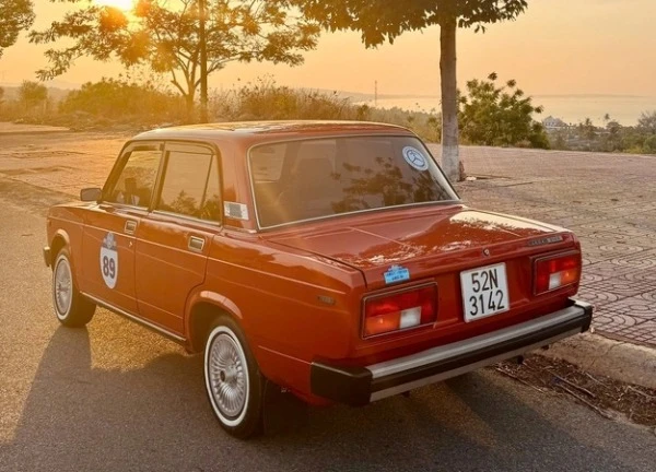 Xe hiếm Lada 2105 từ thời Liên Xô cũ được chủ gìn giữ hơn 35 năm