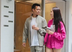 Ảnh hiếm tiền đạo xuất sắc nhất CLB Hà Nội thân mật với vợ là ái nữ cựu chủ tịch CLB Sài Gòn trên phố