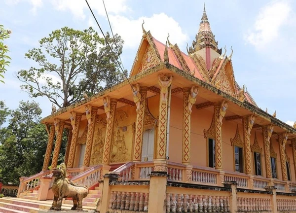 Chiêm ngưỡng ngôi chùa Khmer 300 năm tuổi có tượng Phật nằm lớn nhất Việt Nam