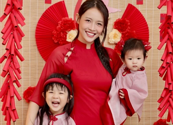 Đưa con bị sốt nhập viện gấp, sao nữ Vbiz xúc động trước việc làm này của lực lượng cảnh sát