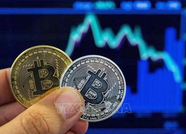 ECB và Ủy ban châu Âu tranh cãi về nguy cơ của tiền điện tử dưới thời Tổng thống Trump