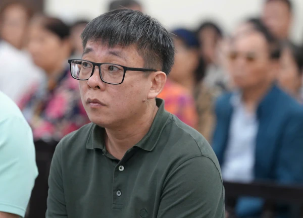 Giám đốc Công ty Vàng Phú Cường khóc, trình bày hoàn cảnh khó khăn