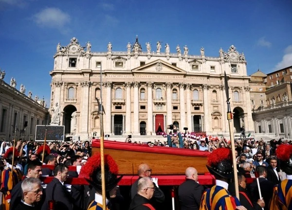 Giáo hoàng Francis về với thánh đường Vatican lần cuối