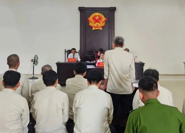 Hoãn phiên tòa xét xử đường dây làm giả hơn 1,6 triệu cuốn sách giáo khoa