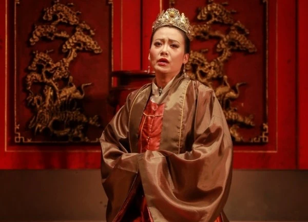 Hồng Ánh, Thanh Thủy bất ngờ 'trẻ hóa' với kịch lịch sử