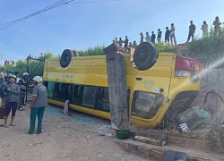 Lật xe chở học sinh tại Gia Lai, nhiều em bị thương