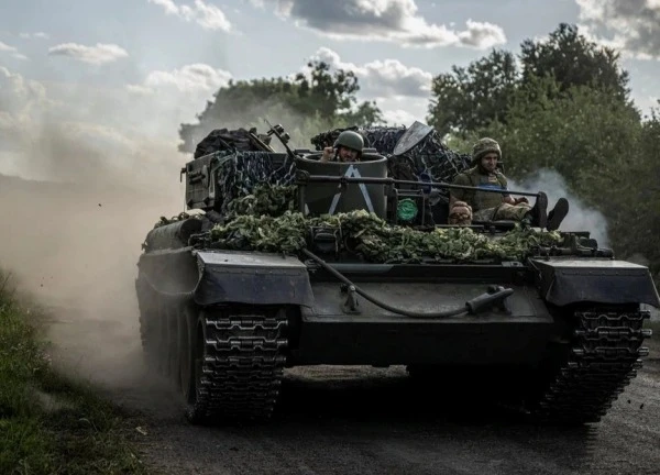 Pháo đài Kursk vỡ trận, Ukraine điều quân vượt biên giới Nga