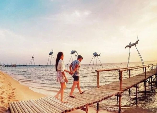 Tận hưởng vẻ đẹp đầy mê hoặc của làng chài Hàm Ninh