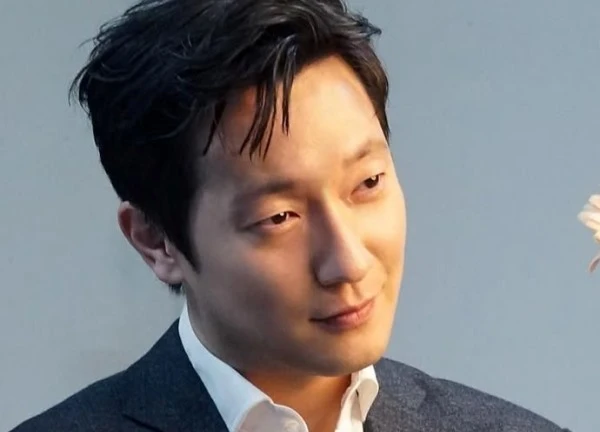 Tổng tài triệu đô bỏ cả gia sản để vào showbiz: Visual tuyệt đối điện ảnh, đóng phim nào cũng gây bão