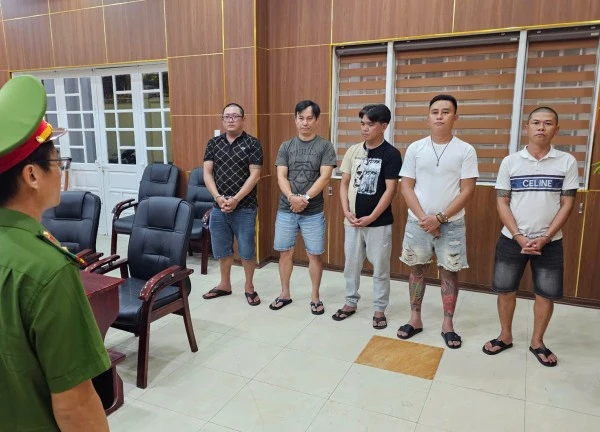 Bắt giữ 5 đối tượng điều hành đường dây đánh bạc hơn 100 tỷ đồng