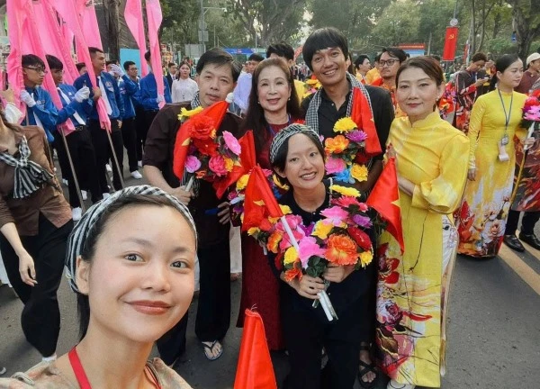 Bức hình 2 sao Việt tổng duyệt diễu binh khiến hàng triệu người nghẹn ngào, "hòa bình đẹp lắm" là đây chứ đâu!