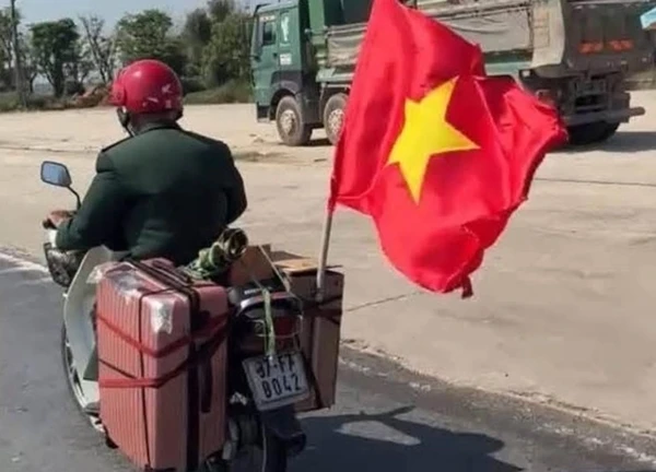 Cựu chiến binh 76 tuổi chạy xe máy 1.300km đã tới TP. Hồ Chí Minh: Tuy hơi mệt nhưng rất hạnh phúc