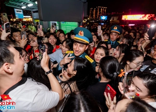 Hot boy quân nhân Trần Tất Long tăng follower gấp 20 lần, nhận nhiều tin nhắn: "Mình vẫn chưa hết bất ngờ"