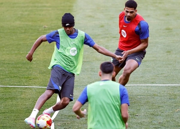 Lamine Yamal nhuộm tóc, háo hức ghi bàn vào lưới Real Madrid