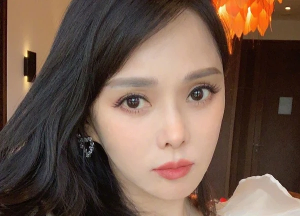 Mỹ nhân đẹp tới mức ai lấy được là "kiếp trước đã cứu cả thiên hạ", U60 mà trẻ như gái 18