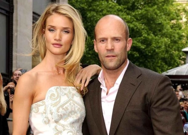 "Người vận chuyển" Jason Statham bị chỉ trích vì đi lại bằng phi cơ riêng