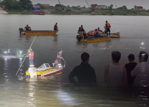 Sinh viên năm cuối Đại Học Y đuối nước ở Thái Bình, mẹ khóc ngất chứng kiến cảnh đau lòng