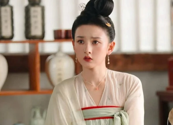 Tống Tổ Nhi ghi điểm sau khi thoát lệnh cấm
