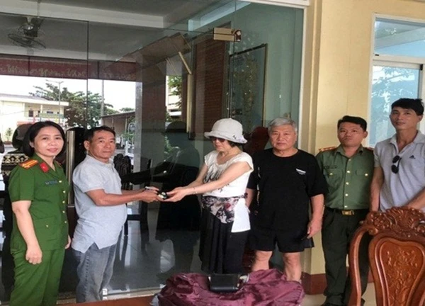Trả lại 1 triệu won cho du khách Hàn Quốc đánh rơi ở Phú Quốc