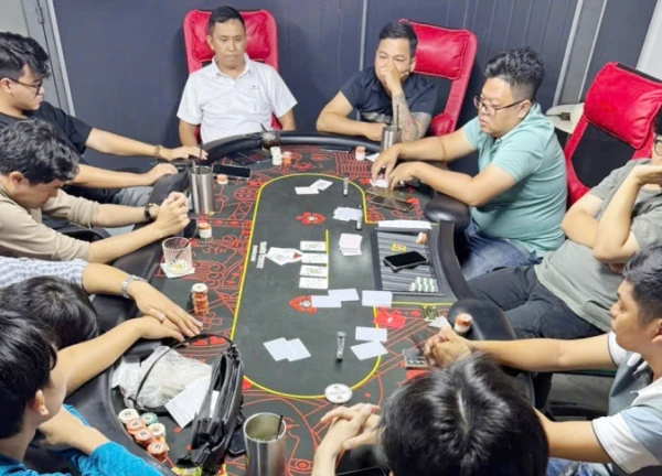 Triệt xoá sòng bài Poker tại Khu dân cư giảng viên Đại học Cần Thơ
