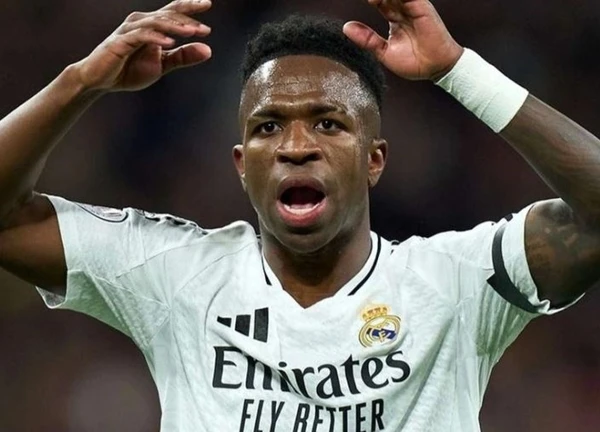 Vì sao Real Madrid chưa chịu gia hạn với Vinicius?