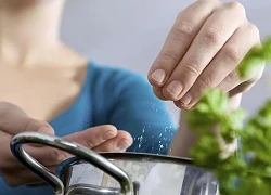 Ăn muối hay mì chính gây hại sức khỏe hơn?