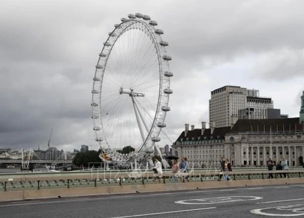 Anh: Vòng quay London Eye gặp sự cố giữa thời tiết nắng nóng