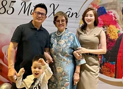 Bằng Kiều và vợ tổ chức mừng thọ mẹ 85 tuổi