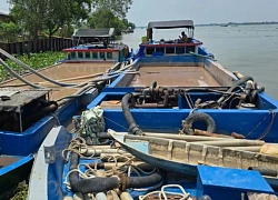 Bắt quả tang 9 đối tượng khai thác trái phép cát trên sông Hậu