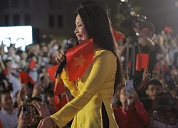 Cẩm Ly, Phương Mỹ Chi hát dân ca giữa hàng chục ngàn khán giả